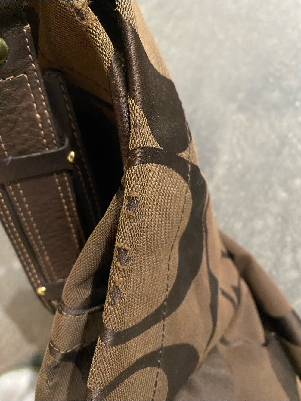 Coach Y2k Brown Signature Canvas Hobo Tote/shoulder Bag 12โX14โ
(May 026) - Picture 9 of 10